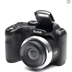 Kodak PixPro az252 Camera with Bag and Tripod